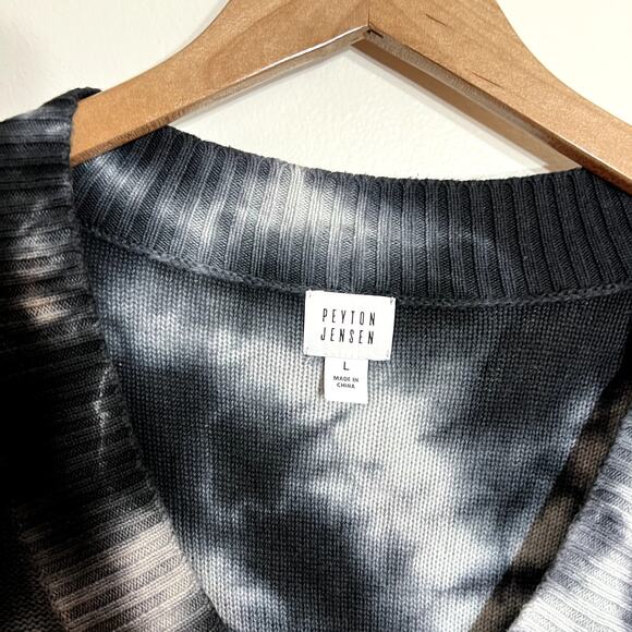 EVEREVE Tie Dye V Neck Sweater - Picture 2 of 4